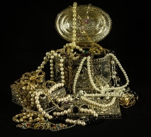 treasure chest with pearls and gold